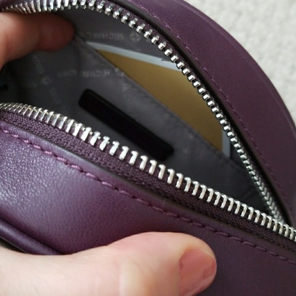 Michael Kors Vivianne Canteen Crossbody Purple Bag - Picture 3 of 5